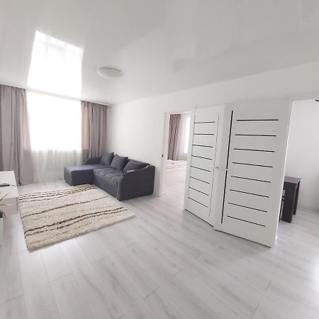 2-Х Комнатная Квартира Taraz Esterno foto