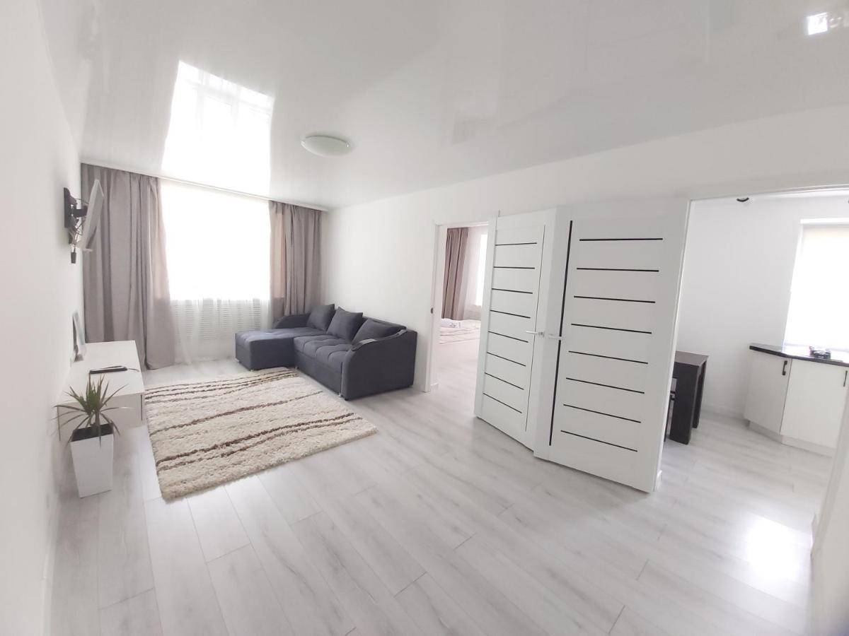 2-Х Комнатная Квартира Taraz Esterno foto